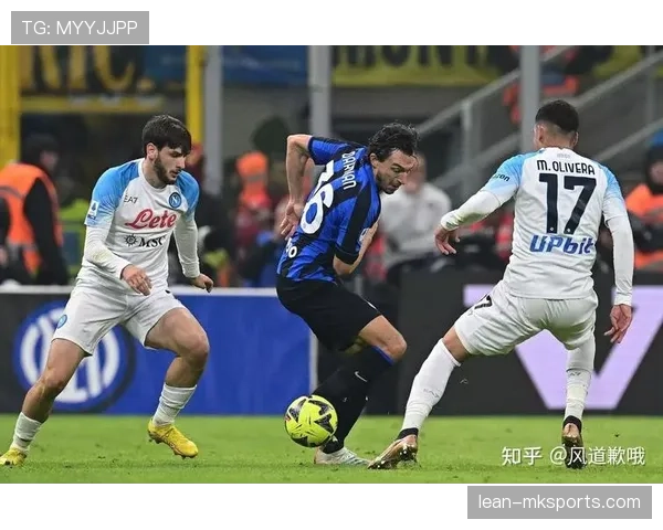 意大利球迷蒂福西：激情与创造力交融，持续点燃赛场氛围表现亮眼