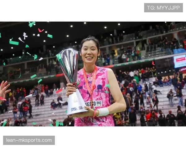 新赛季引爆球迷热议：明星球员表现亮眼，战术革新成争冠关键