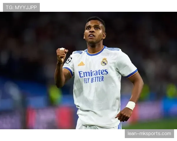 德甲豪门补强方向聚焦中场与防线,引援策略趋于务实 德甲豪门补强方向聚焦中场与防线,引援策略趋于务实