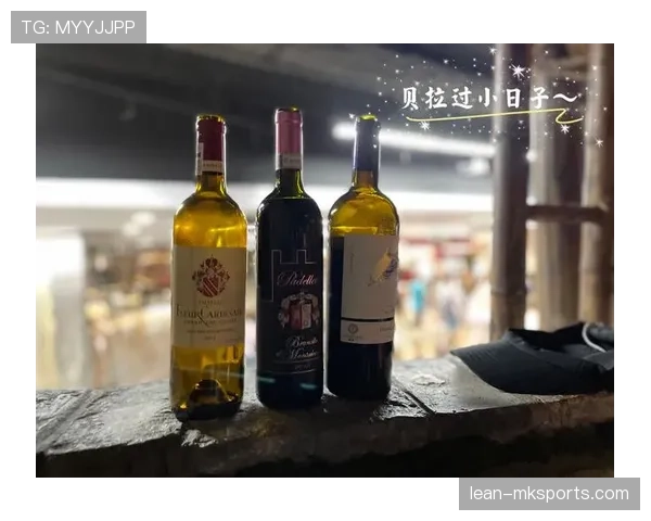 拉菲尼亚随手一张晚宴照，那桌上一瓶酒能买我三个月房租