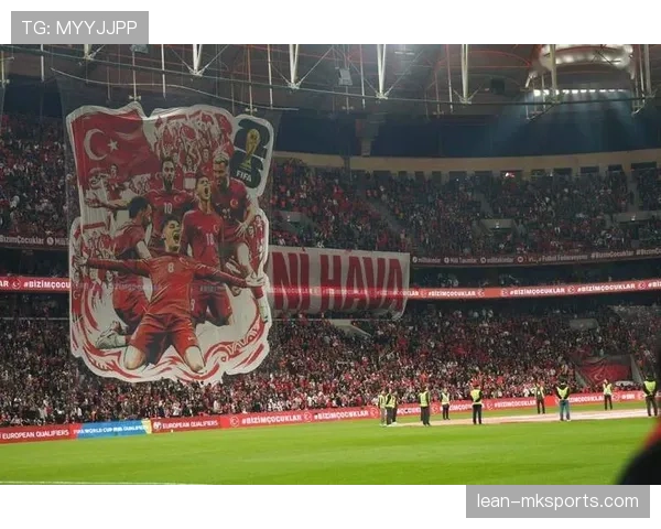 曼联战术体系缺乏稳定性，本赛季多场比赛表现波动，对争冠形势产生影响